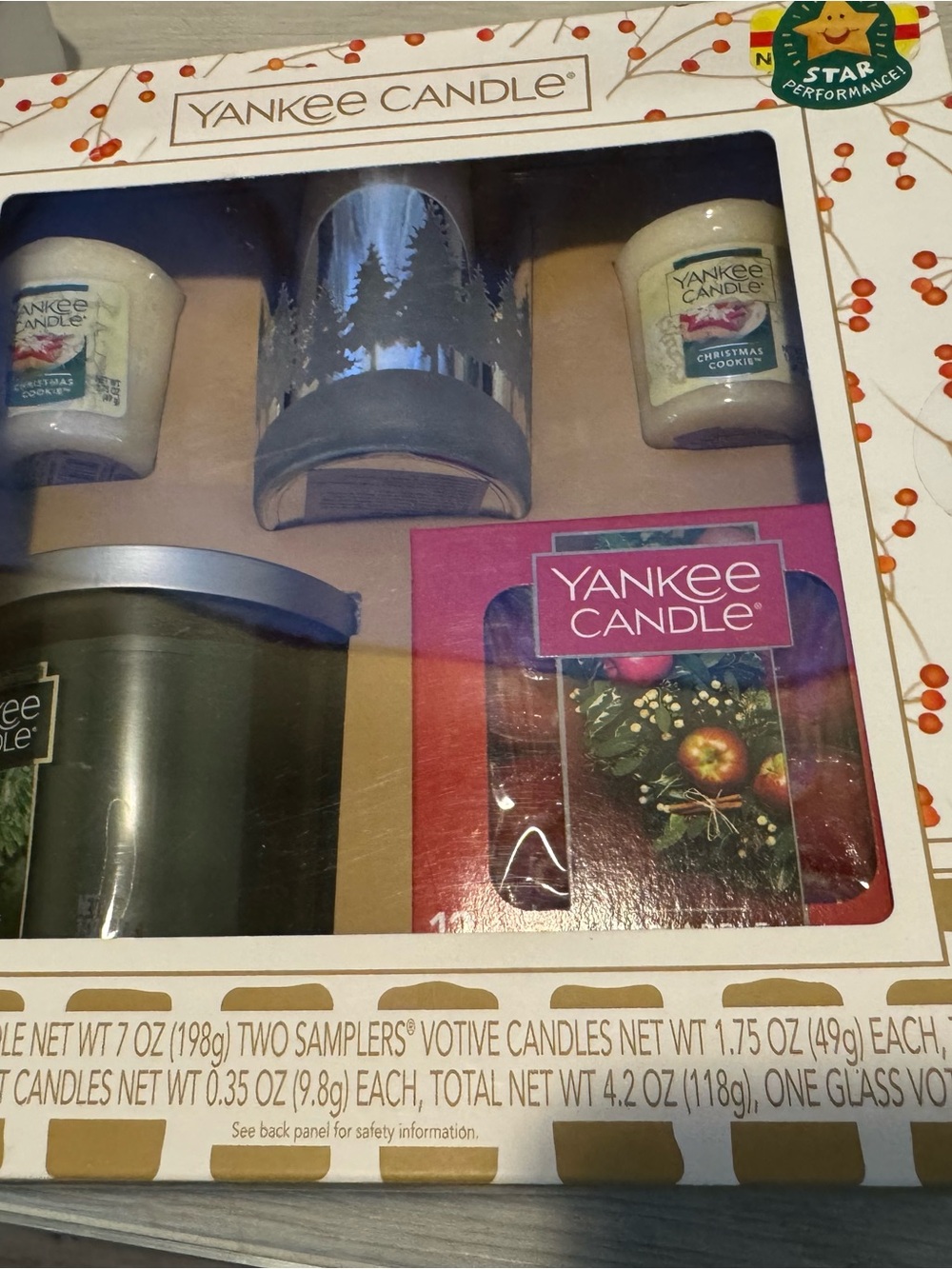Yankee Candle Green and Cream Holiday Candle Gift Set
